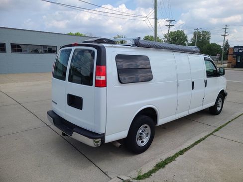 Used 2018 Chevrolet Express 2500 Extended image 13