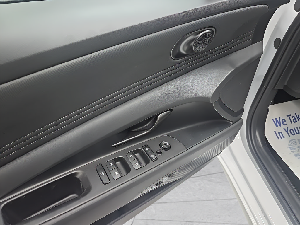 New 2026 Hyundai Elantra SEL FWD image 10