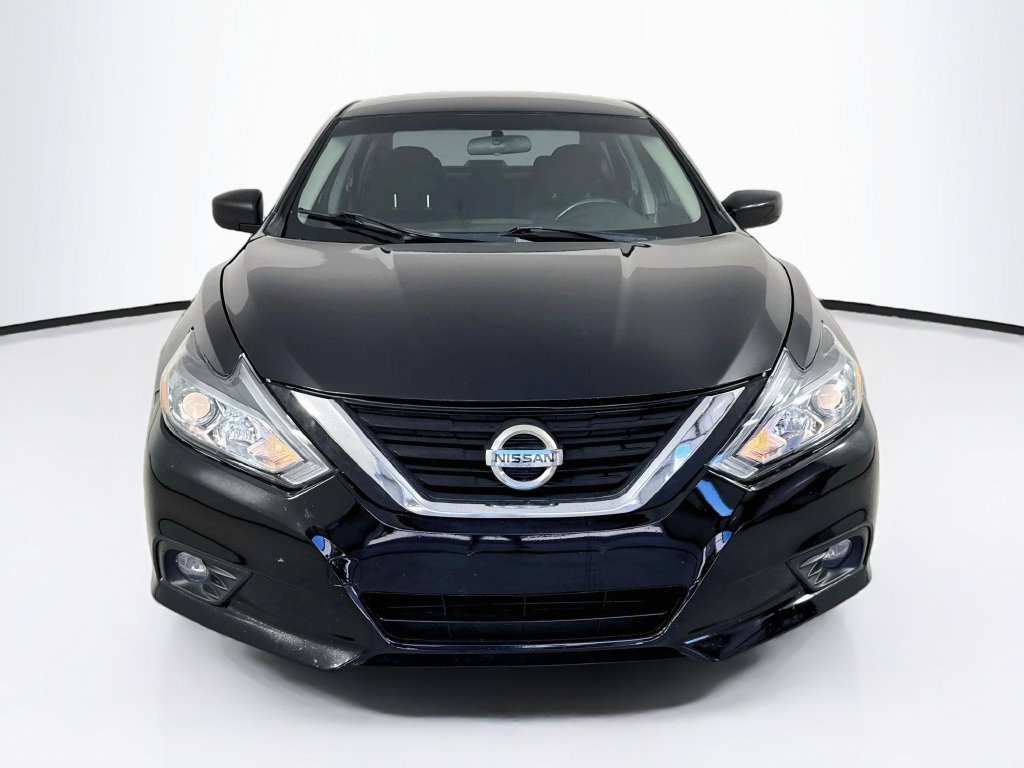 Used 2018 Nissan Altima 2.5 SR w/ Interior Lighting Package FWD image 2