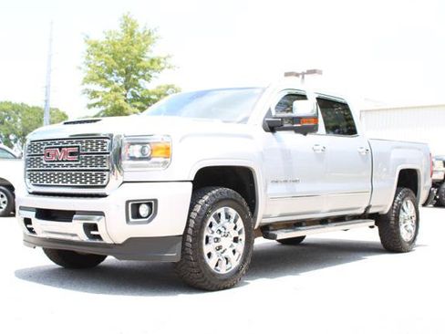 Used 2019 GMC Sierra 2500 Denali w/ Duramax Plus Package AWD/4WD image 1