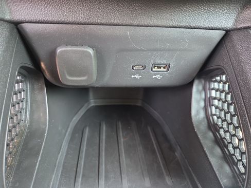 Used 2025 Chevrolet TrailBlazer LT AWD/4WD image 16