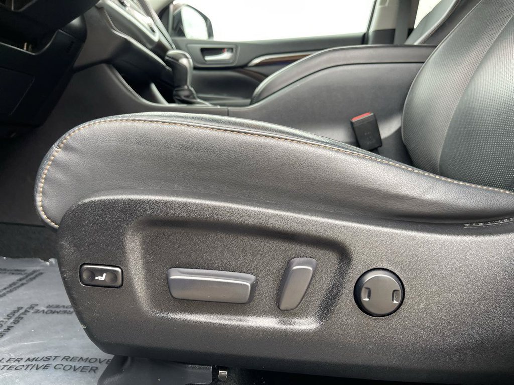 Used 2016 Toyota Highlander Limited FWD image 24