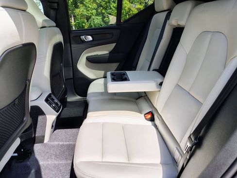 New 2026 Volvo XC40 B5 Ultra w/ Protection Package Premier AWD/4WD image 18