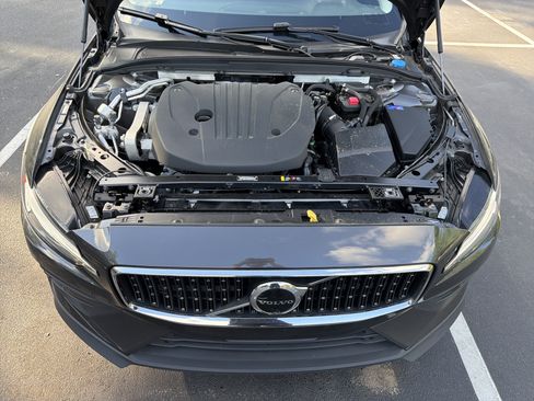 Certified 2025 Volvo V60 B5 Cross Country Plus AWD/4WD image 36