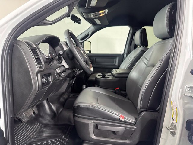 Used 2024 RAM 3500 Tradesman w/ Chrome Appearance Group AWD/4WD image 11