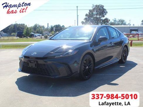 Certified 2025 Toyota Camry SE image 1