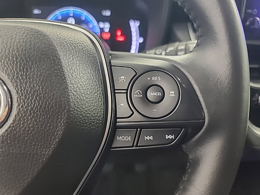 Used 2026 Toyota Corolla Cross LE FWD image 31