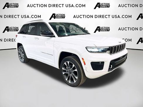 Used 2023 Jeep Grand Cherokee Overland AWD/4WD image 2