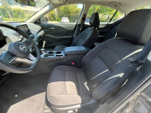 Used 2025 Nissan Altima 2.5 SV FWD image 27
