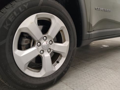 Used 2018 Jeep Compass Latitude AWD/4WD image 31