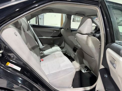 Used 2017 Toyota Camry LE FWD image 13