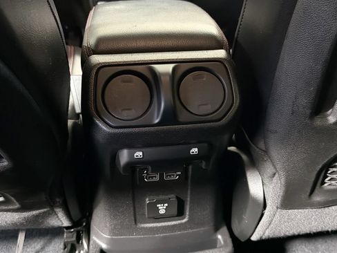Used 2019 Jeep Wrangler Unlimited Rubicon AWD/4WD image 25