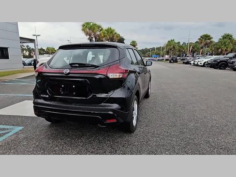 New 2025 Nissan Kicks Play S image 31