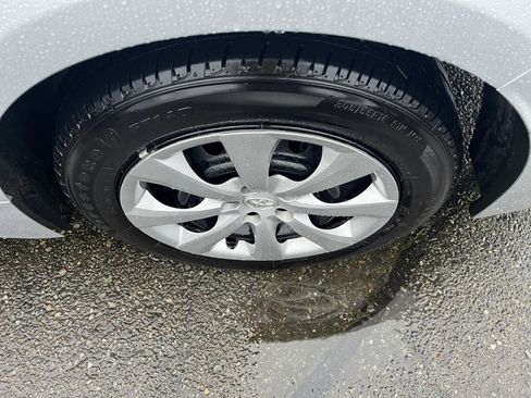 Used 2025 Toyota Corolla LE image 30