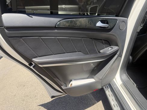 Used 2014 Mercedes-Benz GL 550 4MATIC image 15