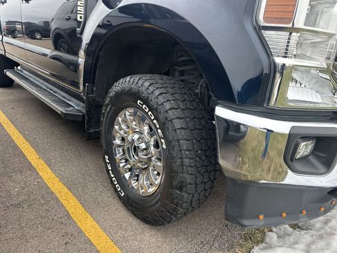 Used 2022 Ford F250 XLT w/ XLT Premium Package image 3