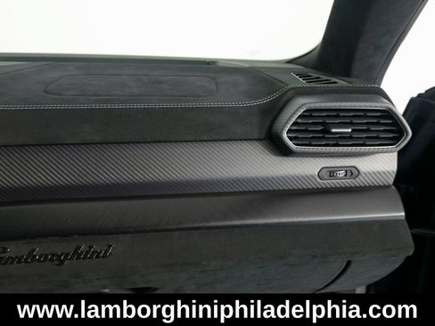 Used 2023 Lamborghini Urus Performante AWD/4WD image 38