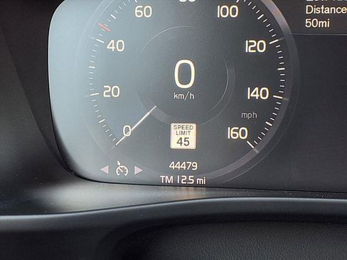 Used 2021 Volvo XC40 T4 Momentum w/ Protection Package Premier image 31