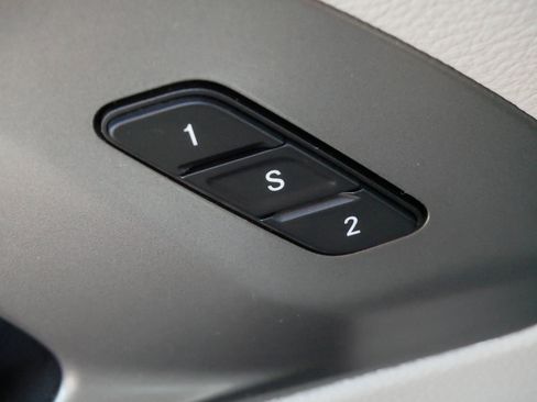 Used 2023 Chrysler Pacifica Touring-L image 19