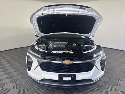 Used 2025 Chevrolet Trax LT w/ Driver Confidence Package FWD image 33