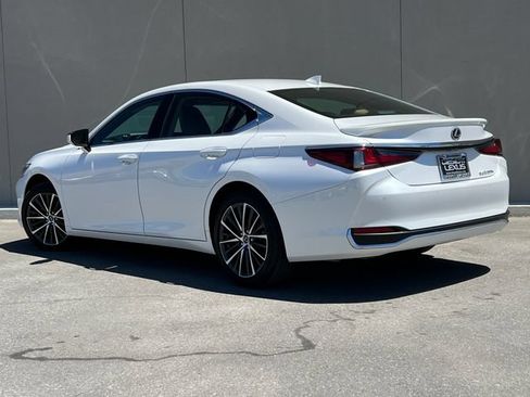Used 2025 Lexus ES 300h w/ Premium Package FWD image 7