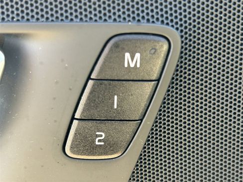 Used 2021 Volvo XC60 T5 Momentum w/ Protection Package Premier image 24