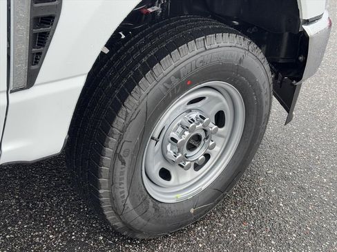 New 2026 Ford F250 XL w/ XL Chrome Package image 28