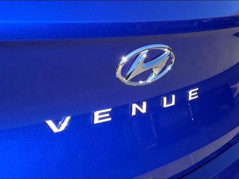 Certified 2025 Hyundai Venue SEL image 32