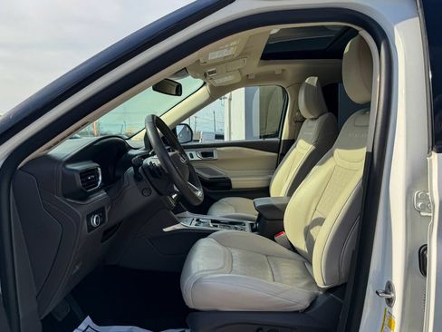 Certified 2021 Ford Explorer Platinum w/ Equipment Group 601A AWD/4WD image 28