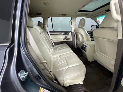 Used 2017 Lexus GX 460 Premium w/ Premium Package image 23