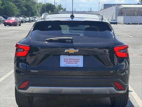 Used 2026 Chevrolet Trax LT FWD image 6