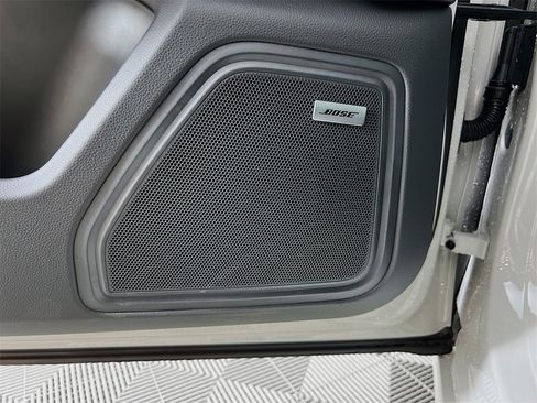 New 2026 Porsche Macan Base image 21