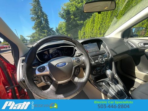 Used 2018 Ford Focus Electric Hatchback FWD image 32
