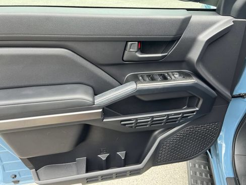 Used 2025 Toyota 4Runner SR5 AWD/4WD image 7