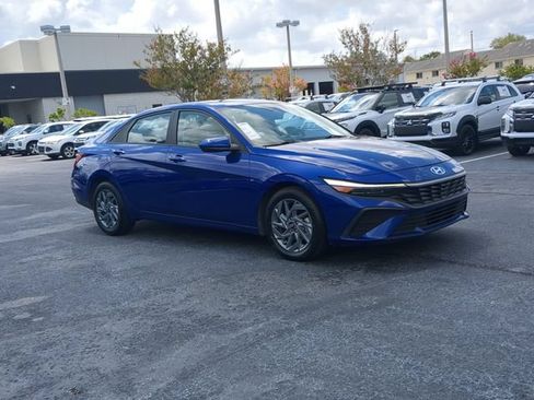 Used 2024 Hyundai Elantra SEL FWD image 4