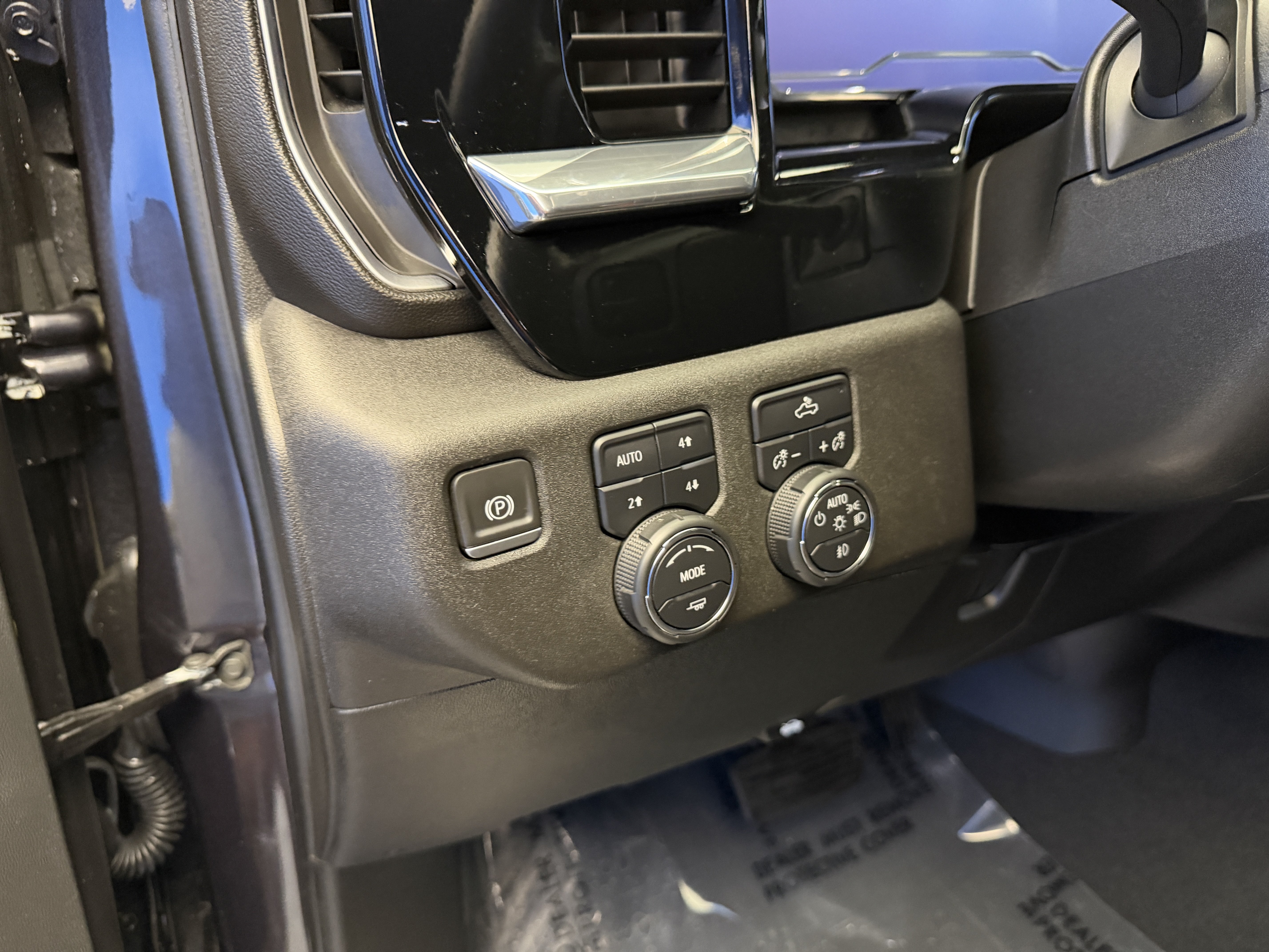 Used 2023 Chevrolet Silverado 1500 RST AWD/4WD image 15