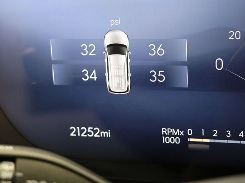 Used 2025 Buick Enclave Preferred image 18