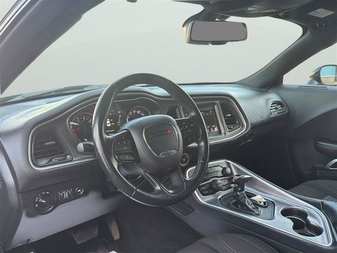 Used 2022 Dodge Challenger SXT RWD image 11