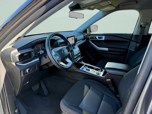 Certified 2022 Ford Explorer XLT AWD/4WD image 4