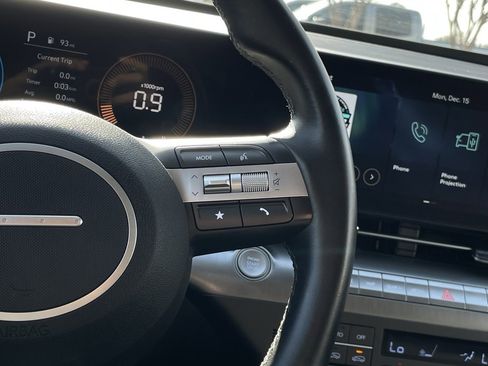 Used 2025 Hyundai Kona SEL image 14