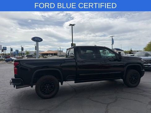 Used 2024 Chevrolet Silverado 2500 High Country w/ Midnight Edition AWD/4WD image 5