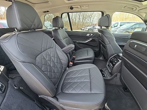 Used 2024 BMW X7 xDrive40i w/ Climate Comfort Package image 17