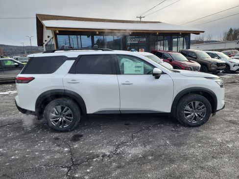 New 2025 Nissan Pathfinder SV image 9
