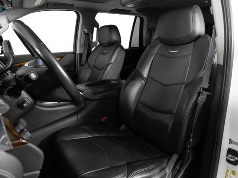 Used 2016 Cadillac Escalade Luxury image 16
