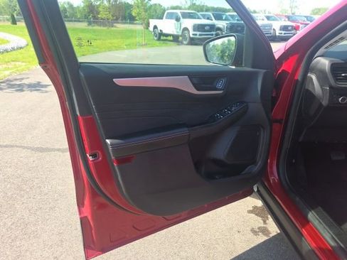 Used 2022 Ford Escape SE w/ Convenience Package FWD image 25