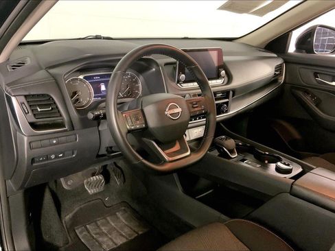 Used 2025 Nissan Rogue SV AWD/4WD image 14