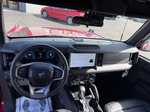 New 2025 Ford Bronco Badlands image 13