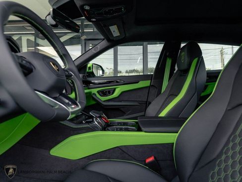 Used 2025 Lamborghini Urus SE AWD/4WD image 19