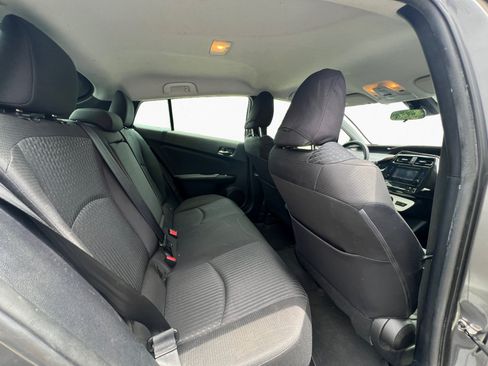 Used 2017 Toyota Prius FWD image 12