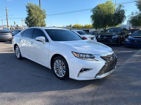 Used 2017 Lexus ES 350 w/ Accessory Package 2 FWD image 2
